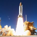 Prekvapivý rozpor medzi celebritami ohľadom historického vesmírneho vypustenia